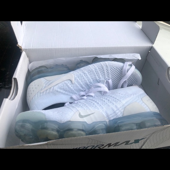 Women’s Nike shoes - Picture 1 of 2